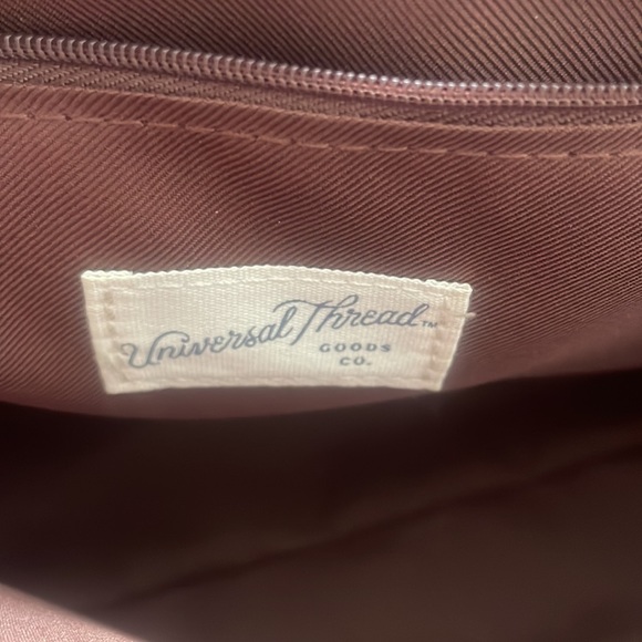 Universal Thread Purse - Picture 4 of 6